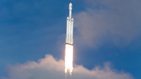 Falcon Heavy, world’s most powerful rocket, successfully launches – video