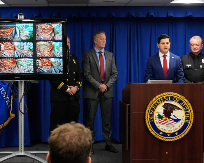 Man charged with starting Palisades fire to remain jailed, federal magistrate says