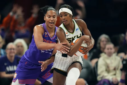 Rickea Jackson makes a move during a Sky game.