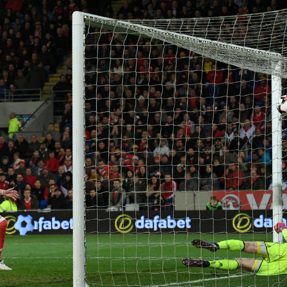 Wales Held To Damaging Serbia Draw After Late Aleksandar Mitrovic Goal World Cup 18 Qualifiers The Guardian Wales Held To Damaging Serbia Draw After Late Aleksandar Mitrovic Goal World Cup 18 Qualifiers The Guardian