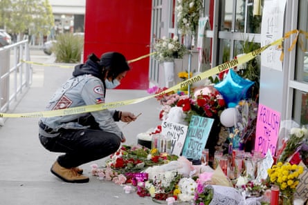 LA police killed two people at a Burlington Coat Factory store in North Hollywood on 23 December.