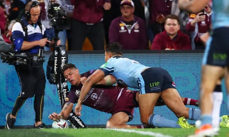 State of Origin 2019 - Những tình huống đỉnh cao trong trận đấu của các đội tuyển rugby nổi tiếng nhất Úc sẽ được tái hiện hết sức chân thật qua những hình ảnh sống động. Bạn sẽ được chứng kiến những cú đánh và bắt bóng xuất sắc, cùng với những pha phối hợp đẹp mắt giữa các cầu thủ.