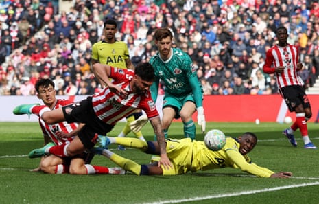 Tottenham Hotspur’s Randal Kolo Muani in action with Sunderland’s Omar Alderete and Luke O’Nien.