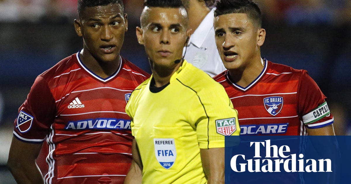 The Referee Doesn T Need Glasses Two Reds As Us Soccer Trials Video Replay Mls The Guardian