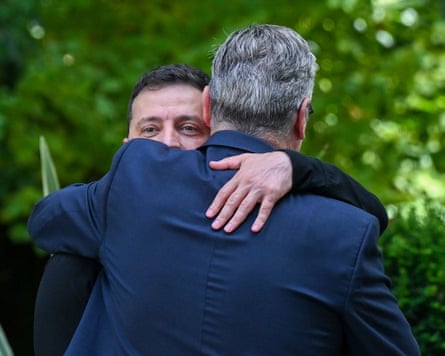 Zelenskyy and Starmer embrace