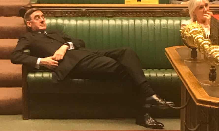 Jacob Rees-Mogg alahuoneessa