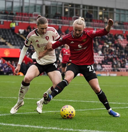 Lea Schüller holds off a challenge from Liverpool’s Jenna Clark.