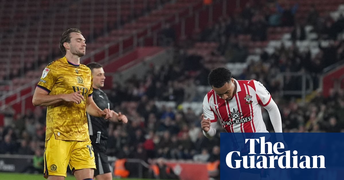 Championship: Southampton see off Blackburn and close gap to Ipswich