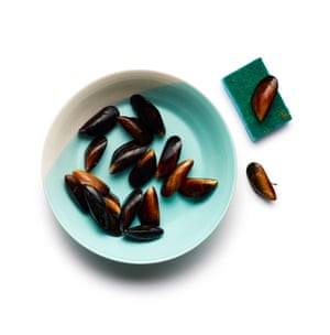 Moules Mariniere Recipe - Simply Outstanding - Just Beautiful 1 2 Felicity Cloake moules marinière. 1 Clean the mussels, and discard any with cracked shells or open ones that don’t shut when tapped.