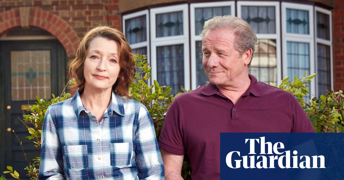 «Δεν υπάρχει όριο ηλικίας για την αγάπη!»: Η Lesley Manville και ο Peter Mullan για το συγκλονιστικό τηλεοπτικό τους ειδύλλιο