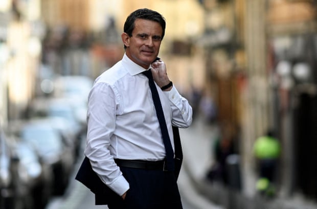 L’ancien Premier ministre Français et candidat de la majorité présidentielle pour la 5e circonscription pour les résidents de Français à l’étranger, Manuel Valls, pose dans une rue de Madrid le 12 mai 2022