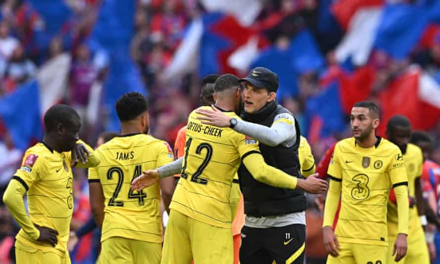 Chelsea coach Thomas Tuchel congratulates Ruben Loftus-Cheek at the end of the match.