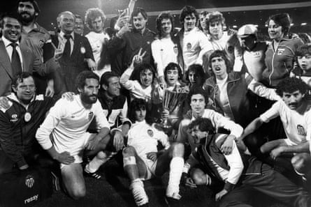Arsenal Valencia coupe d'Europe C2 1980 fanion pennant wimpel football Arsenal Valencia coupe d'Europe C2 1980 fanion pennant wimpel football