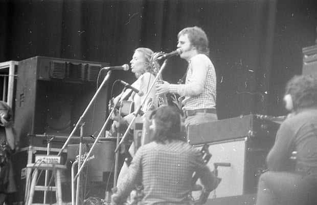Jonny Mitchell and Tom Scott perform at the Isle of Wight Festival in August 1970.