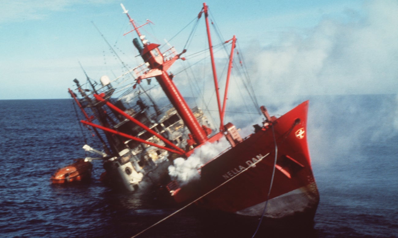 Nella Dan on fire and sinking off Macquarie Island in December 1987