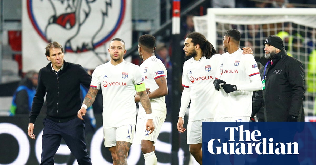 Memphis Depay confronts Lyon ultras over Marcelo donkey banner – video report