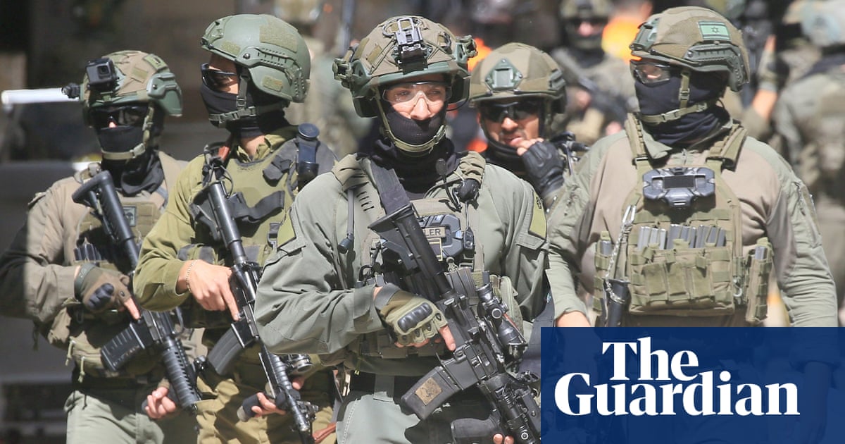 Israeli forces fire teargas at schoolchildren holding West Bank sit-in