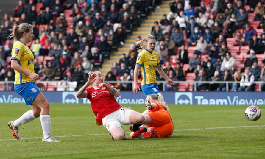 Leah Galton scores for Manchester United against Birmingham in January 2022