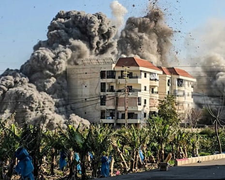 Smoke rises from the site of an Israeli airstrike that targeted the southern Lebanese coastal city of Tyre on 7 March