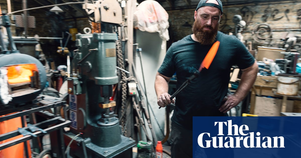 ‘My customers like zero waste’: the blacksmith recycling canisters into cult kitchen knives