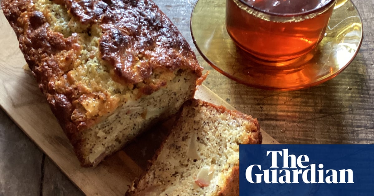 Rachel Roddy’s recipe for apple, honey and poppy seed cake | A kitchen in Rome