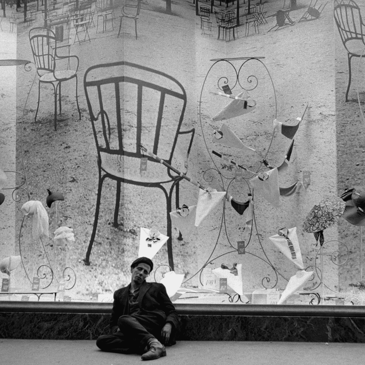 The big picture: Sabine Weiss's surreal vision of Paris | Photography | The Guardian The big picture: Sabine Weiss's surreal vision of Paris | Photography | The Guardian