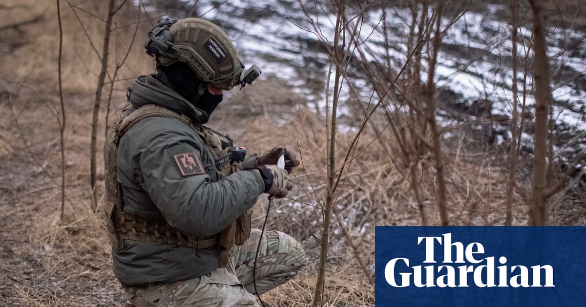 Ukrainian soldiers in combat have access to Starlink satellite internet restricted