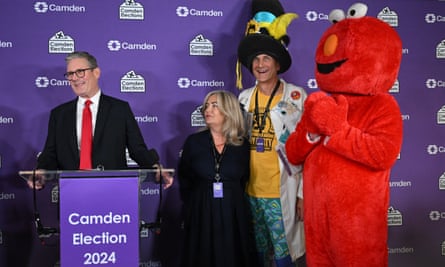 Starmer speaks as novelty candidates in costumes look on