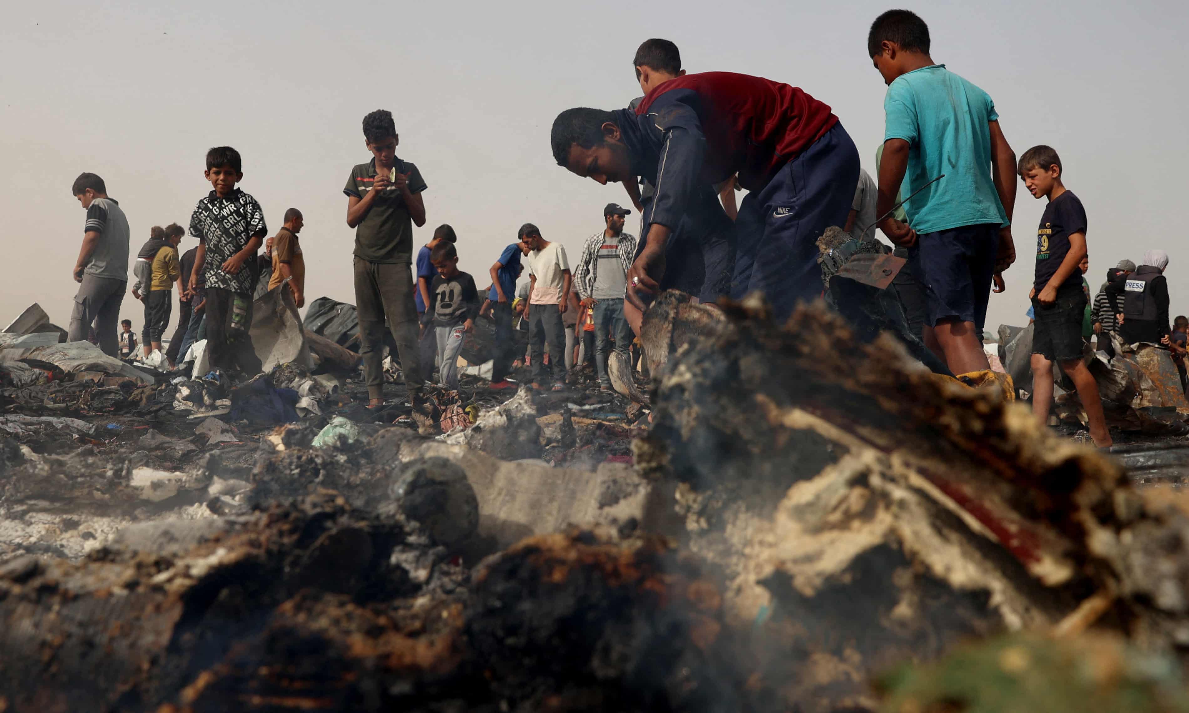 Israeli Airstrike Kills Dozens Of Palestinians In Rafah, Medics Say (huffpost.com)