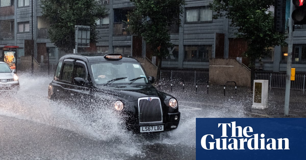 Thunderstorms leave cars and buses stranded in London