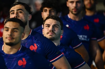 France’s Antoine Dupont (centre) lines up with his sevens teammates in LA