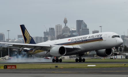 Singapore Airlines flight touches down at Sydney International Airport