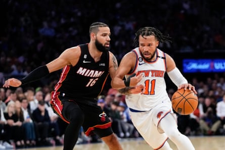 The Knicks’ Jalen Brunson, right, drives against the Heat’s Caleb Martin during the second half of Wednesday’s Game 5.