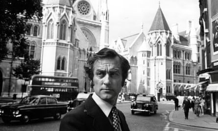 Harold Evans outside the high court. He was famously courageous, the first editor to ignore D-notice guidance given by a senior intelligence officer on stories that might breach the Official Secrets Act.