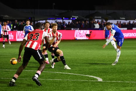 Paul Dawson shoots a t goal.