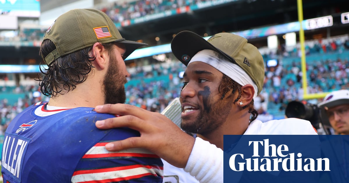 NFL roundup: Dolphins shock Bills as Texans stage record comeback against Jags