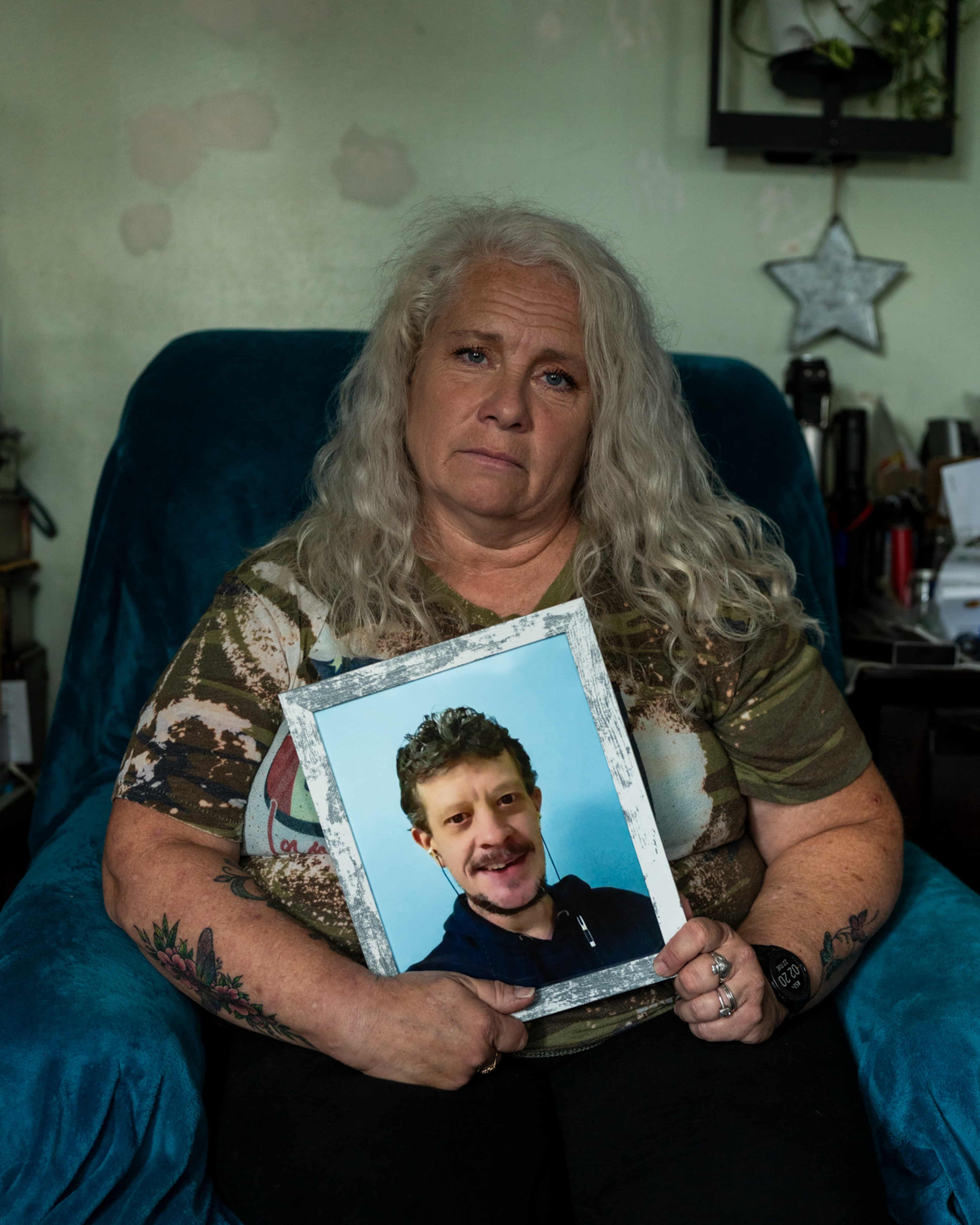 Hundreds in communal graves