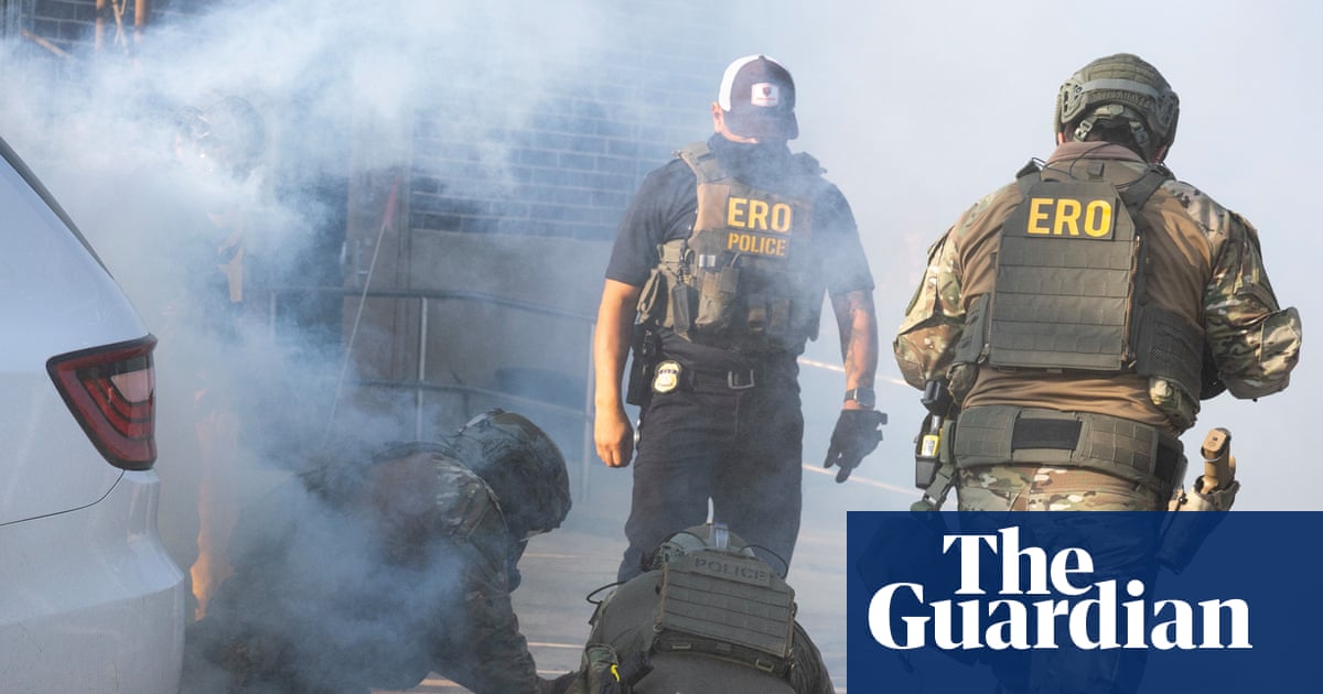 Federal agents use teargas and pepper balls to break up Chicago Ice protest
