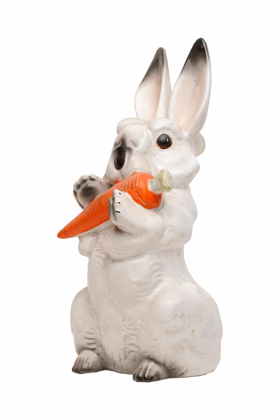model of bunny with carrot