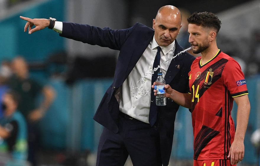 The art of international football management – by those who’ve done it | World Cup 2 Roberto Martínez talks to Belgium forward Dries Mertens during Euro 2020.