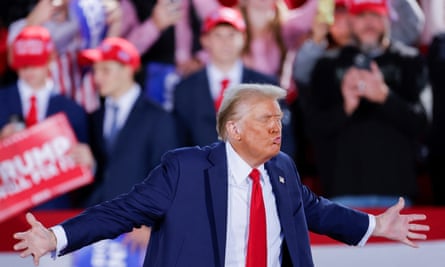 Politics tamfitronics Trump in Raleigh, North Carolina.