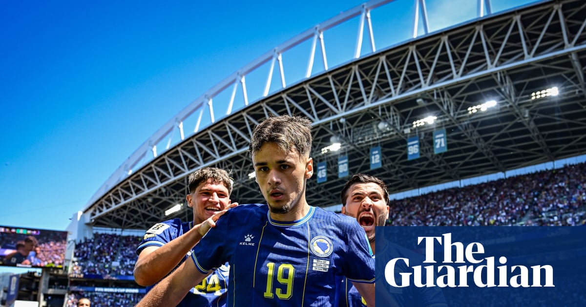 Bosnia and Herzegovina on verge of knockout stage after seeing off Qatar