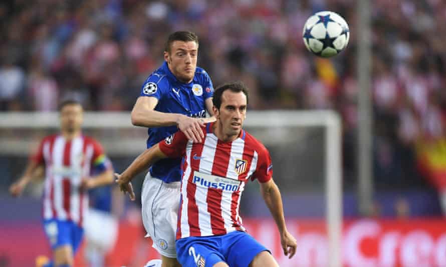 Jamie Vardy of Leicester City challenges Diego Godín during Atletico Madrid’s 1-0 victory in the Champions League quarter-final first leg in Madrid.