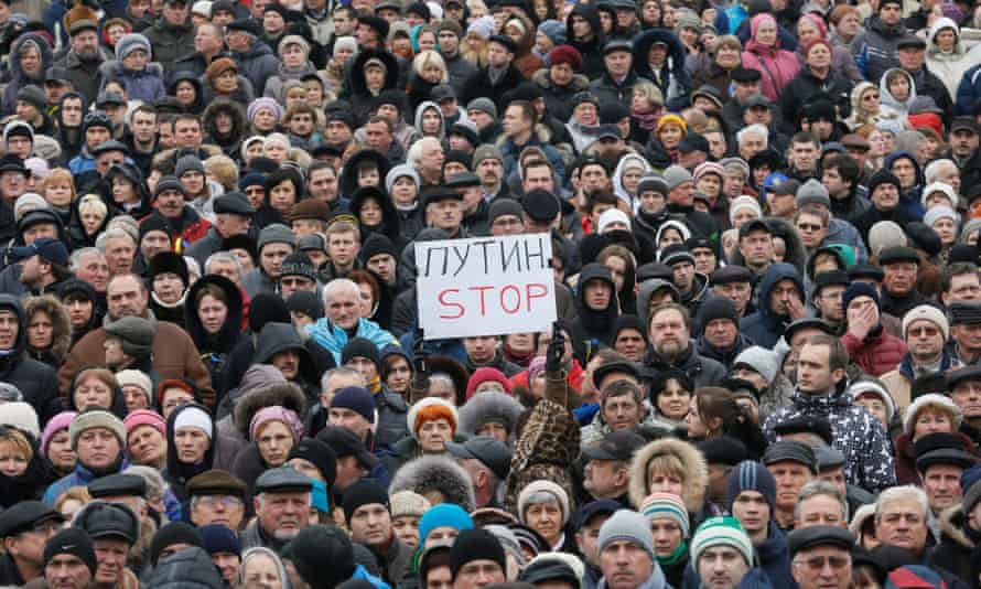 A protester holds a placard reading “Putin, Stop!” at a rally in Kyiv’s Maidan Nezalezhnosti (Independence Square), March 2014.