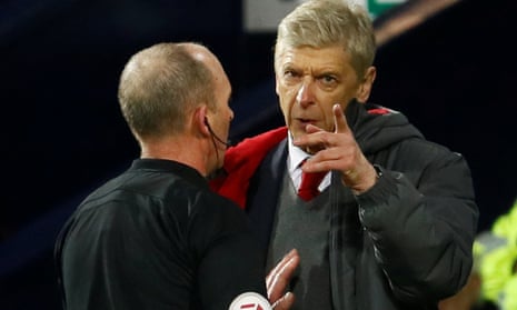 Arsene Wenger remonstrates with referee Mike Dean