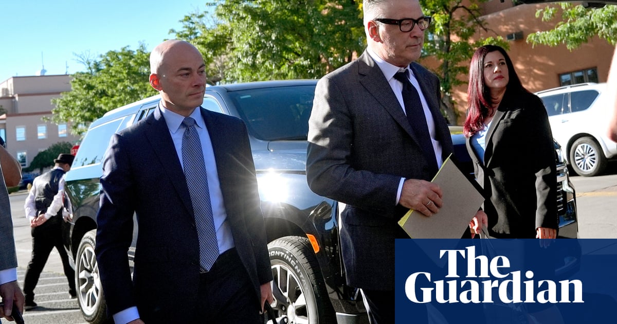 Alec Baldwin llega a la corte al comenzar la selección del jurado en el juicio por el tiroteo en el set de filmación de Rust Alec Baldwin llega a la corte al comenzar la selección del jurado en el juicio por el tiroteo en el set de filmación de Rust