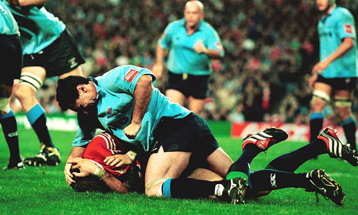 Duncan McRae unloads on Ronan O’Gara.