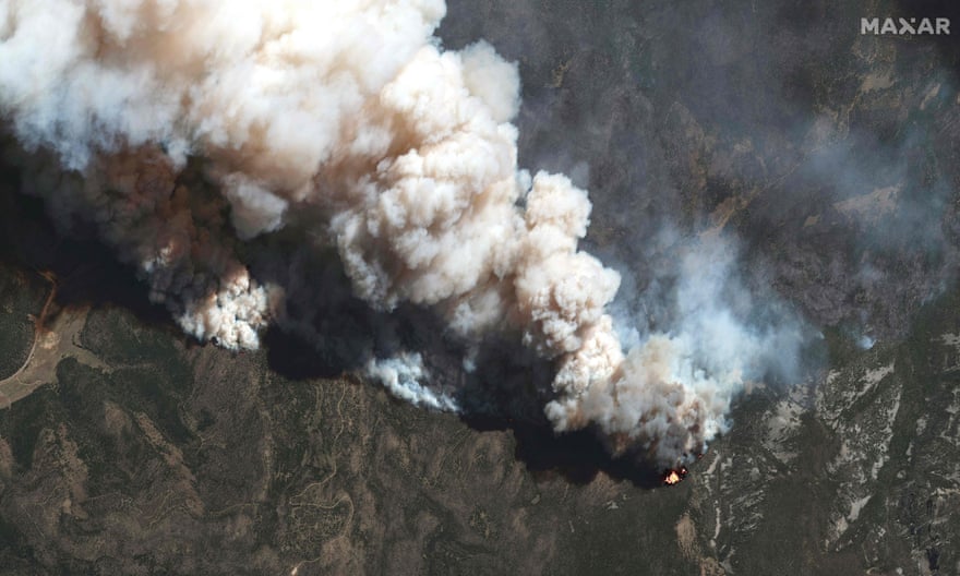 Satellite image showing an overview of active fire lines of the Hermits Peak wildfire near Las Vegas, New Mexico, in May 2022.