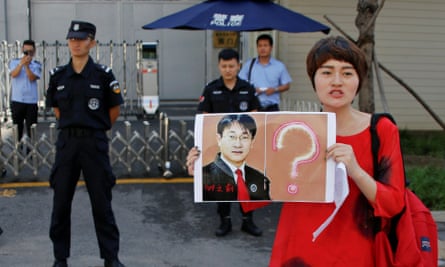 Li Wenzu, wife of the imprisoned Chinese lawyer Wang Quanzhang, protests outside a government building in Beijing.