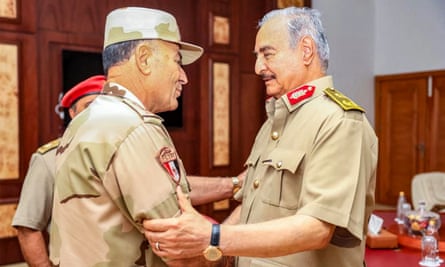 Khalifa Haftar (right) meeting the chief of staff of the Egyptian armed forces, Lt Gen Osama Askar, in Benghazi.